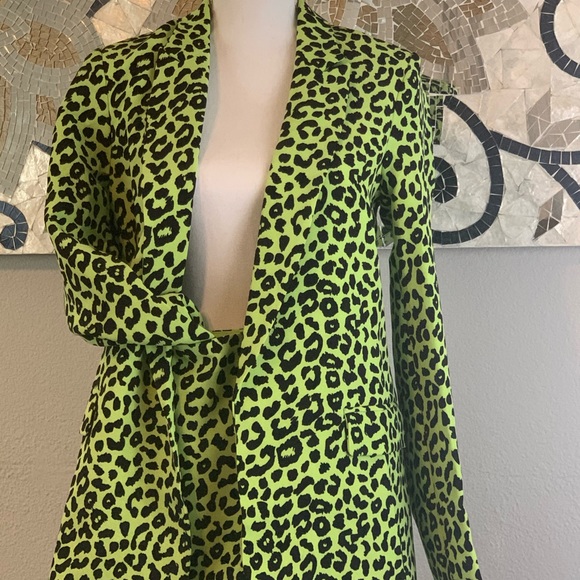 Lime green women’s Leopard print short suit - Picture 2 of 4